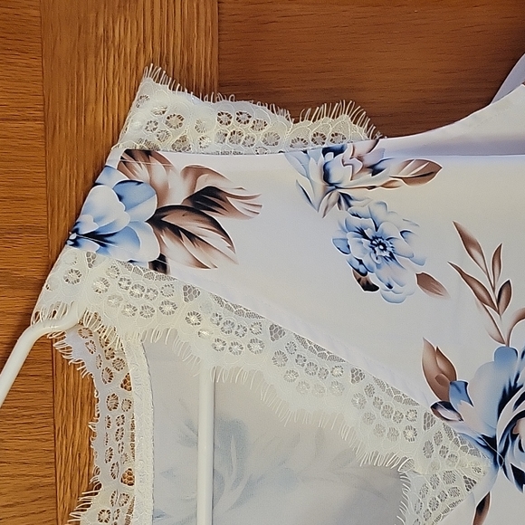 Women's top - Picture 2 of 3